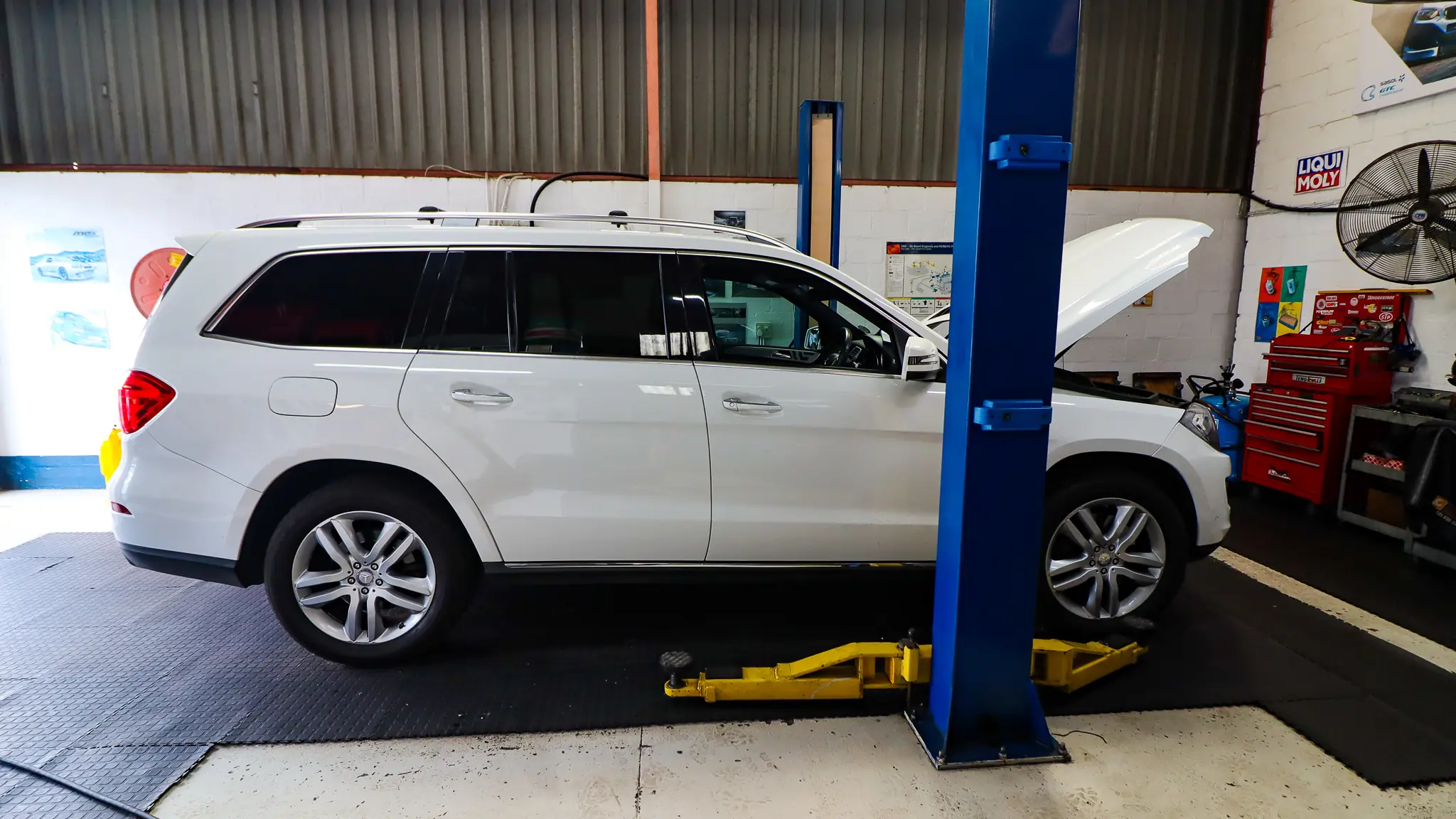 Mercedes-GL500 4MATIC Service 01